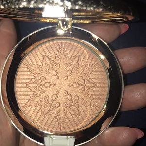 Mac Here comes joy snow ball coll Limited Ed